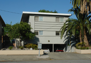 665 S 8th St in San Jose, CA - Foto de edificio - Building Photo