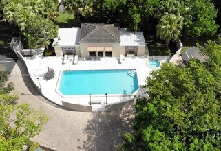 6950 SW 55th Terrace E in Miami, FL - Building Photo - Building Photo