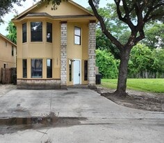 3032 La Estancia Ln in Houston, TX - Building Photo