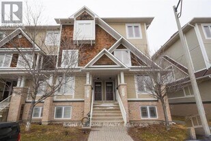 493 Chapman Mills Dr in Ottawa, ON - Building Photo
