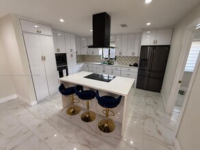 4285 SW 7th St in Coral Gables, FL - Building Photo - Building Photo