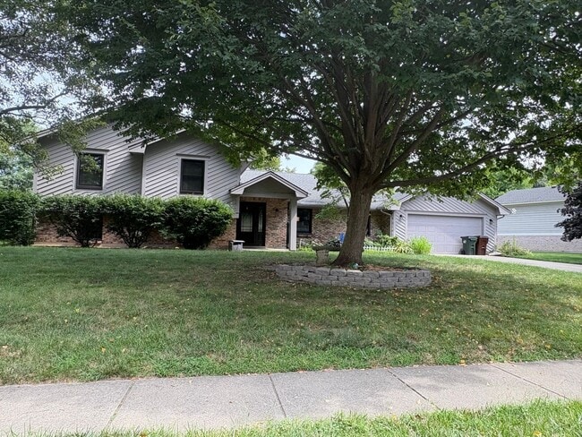 property at 2849 Ramblingwood Ln