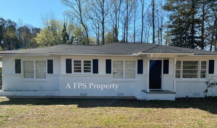 401 Newtown Rd NE in Calhoun, GA - Building Photo