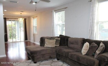 2307 Sunset Bluff Dr, Unit 400 in Jacksonville, FL - Building Photo - Building Photo