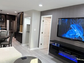 665 S Preston Ct in Alpharetta, GA - Foto de edificio - Building Photo