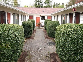 15631 NE Glisan in Portland, OR - Foto de edificio - Other