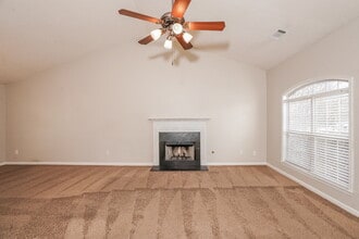 310 The Gables Dr in Mcdonough, GA - Foto de edificio - Building Photo