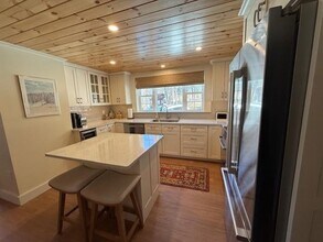 14 Lake Ave in Sunapee, NH - Building Photo - Building Photo