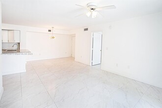 655 SW 111th Way in Pembroke Pines, FL - Building Photo - Building Photo