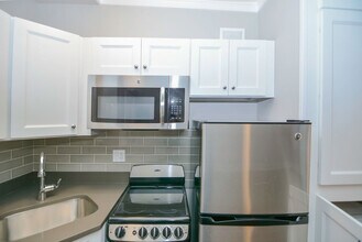 817 W Lakeside Pl in Chicago, IL - Building Photo - Building Photo