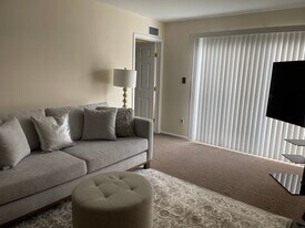 304 Town Hill Condominium in Nanuet, NY - Building Photo