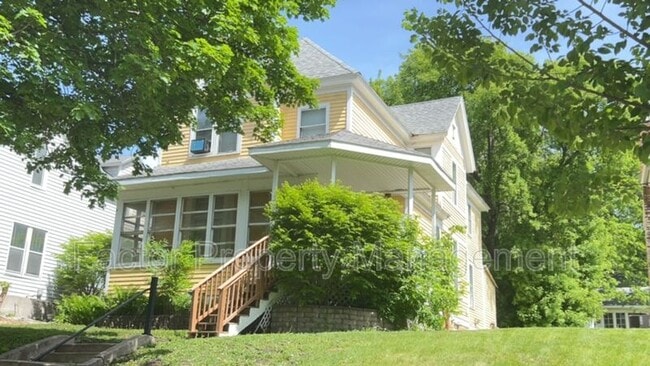 property at 815 N 4th St