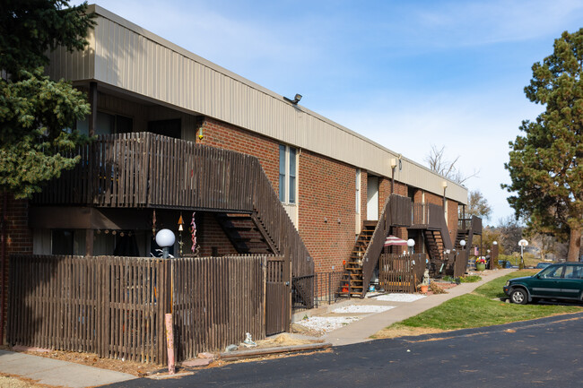 Bear Valley Club Condos in Denver, CO - Building Photo - Building Photo