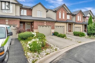 400 Stonehenge Dr in Hamilton, ON - Building Photo - Building Photo