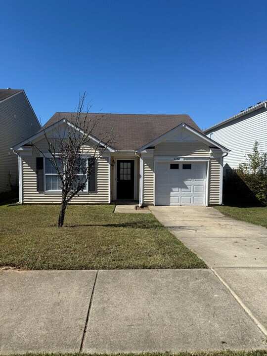 4476 Norfleet St in Concord, NC - Foto de edificio