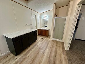 1076 Breezewood Rd in Ardmore, OK - Building Photo - Building Photo