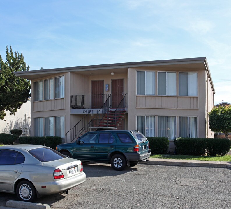 10516 Croetto Way in Rancho Cordova, CA - Foto de edificio