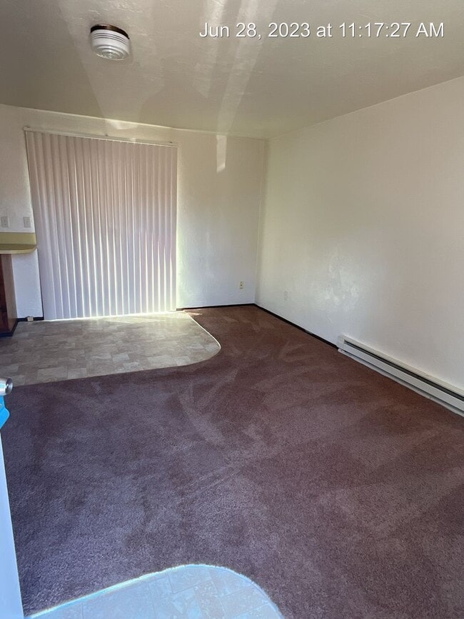 2071 S Second St in Lebanon, OR - Building Photo - Building Photo