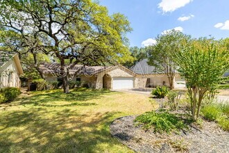 5839 Secrest Dr in Austin, TX - Foto de edificio - Building Photo