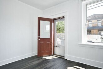 511 Main St in East Pittsburgh, PA - Building Photo - Building Photo