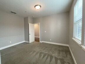 320 Barbato Ln in Sacramento, CA - Building Photo - Building Photo