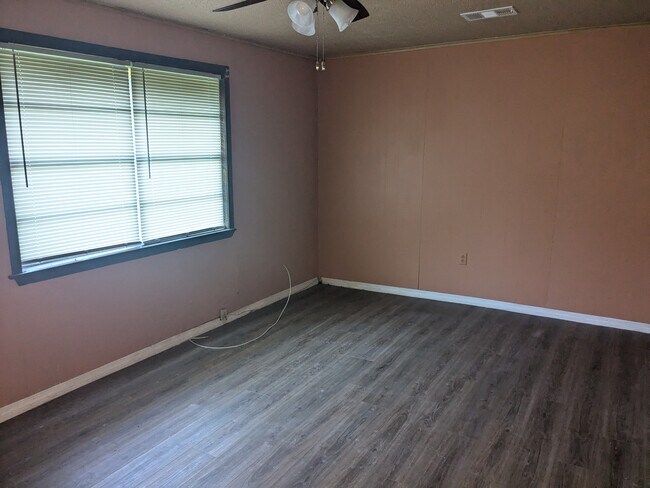 1131 Ave C in Port Allen, LA - Building Photo - Building Photo