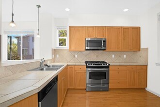 10902 Slater Ave NE in Kirkland, WA - Building Photo - Building Photo