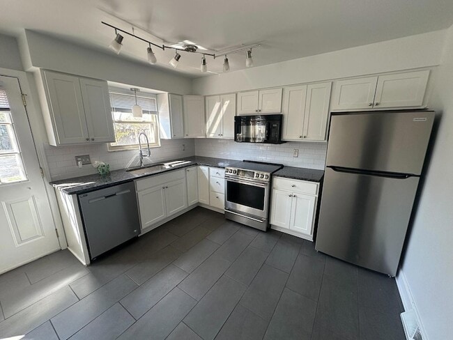 4865 Dierker Rd in Upper Arlington, OH - Foto de edificio - Building Photo