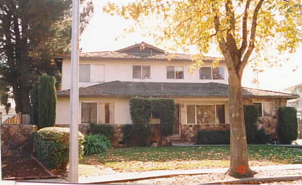 182 Echo Ave in Campbell, CA - Foto de edificio - Building Photo