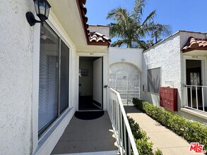 4517 Franklin Ave in Los Angeles, CA - Building Photo - Building Photo