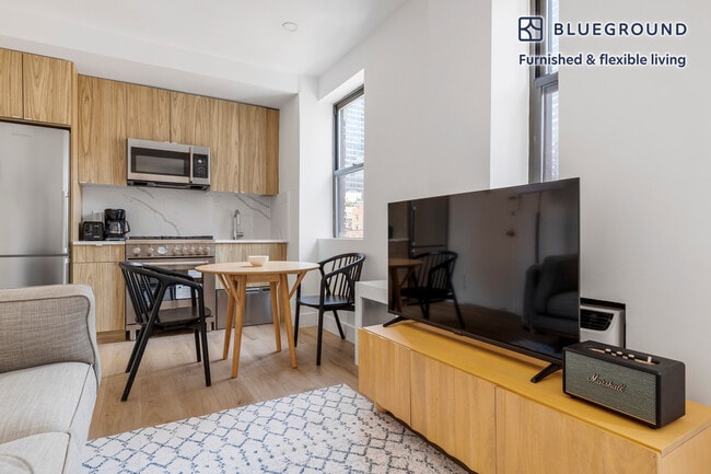 138 E 38th St in New York, NY - Foto de edificio - Building Photo