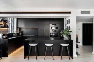 650 West Ave, Unit 712 in Miami Beach, FL - Building Photo