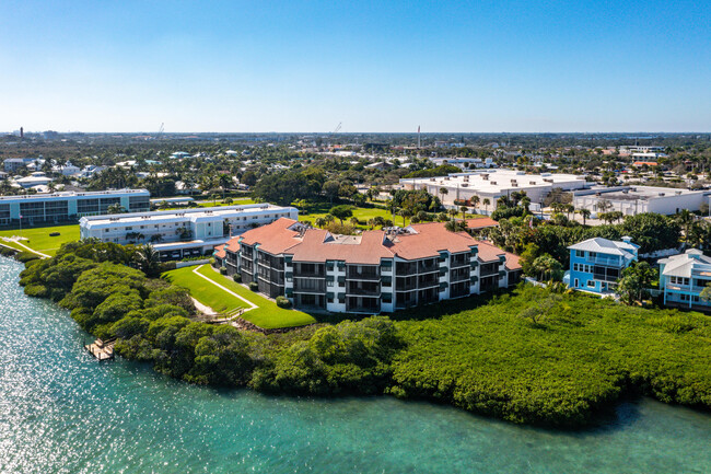 200 Waterway Rd in Jupiter, FL - Building Photo - Building Photo