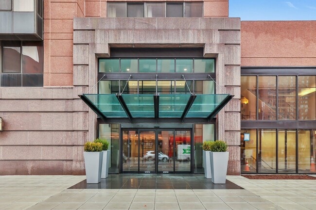 4 Martine Ave in White Plains, NY - Building Photo - Building Photo