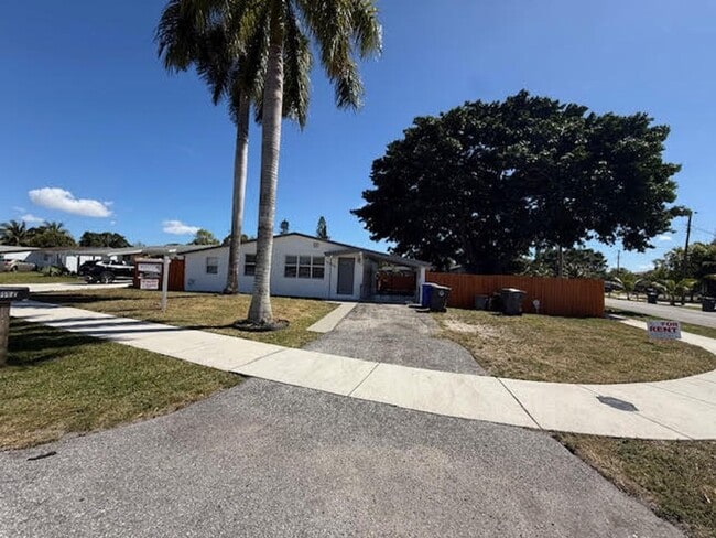 4460 NW 59th Ct in Fort Lauderdale, FL - Building Photo - Building Photo