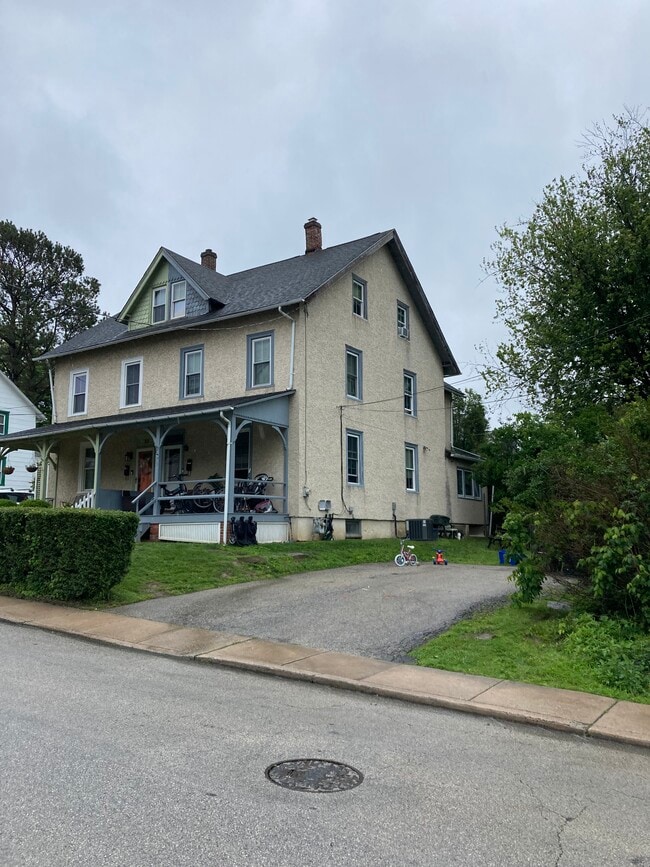 39 S Merion Ave in Bryn Mawr, PA - Building Photo - Building Photo