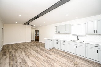 15511 Cypress Garden Dr in Tomball, TX - Building Photo - Building Photo