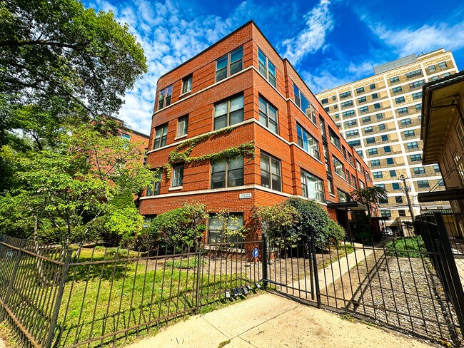 7425 N Sheridan Rd in Chicago, IL - Building Photo - Building Photo