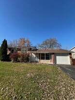 17504 Oakwood Dr in Hazel Crest, IL - Building Photo