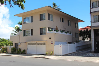 2215 Ala Wai Blvd in Honolulu, HI - Foto de edificio - Building Photo