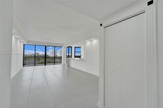 20281 E Country Club Dr in Aventura, FL - Building Photo - Building Photo