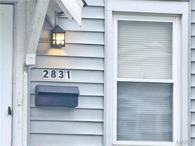 2831 Old Hanley Rd in St. Louis, MO - Building Photo