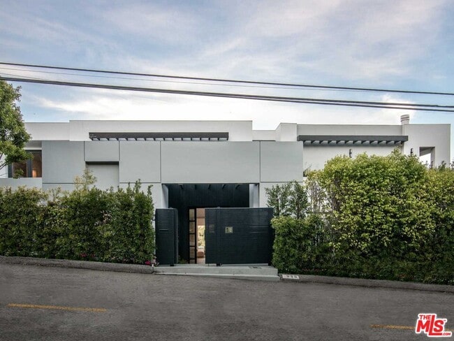 930 N Tigertail Rd in Los Angeles, CA - Building Photo - Building Photo