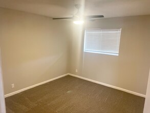 3221 N 36th St-Unit -11 in Phoenix, AZ - Building Photo - Building Photo