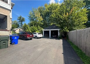 62 Quaker Ln S in West Hartford, CT - Building Photo - Building Photo