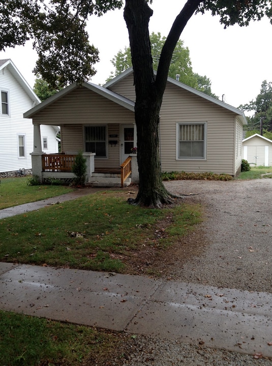 2207 North Missouri Avenue in Springfield, MO - Building Photo