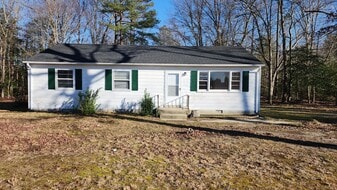 1818 E River Rd in King William, VA - Building Photo