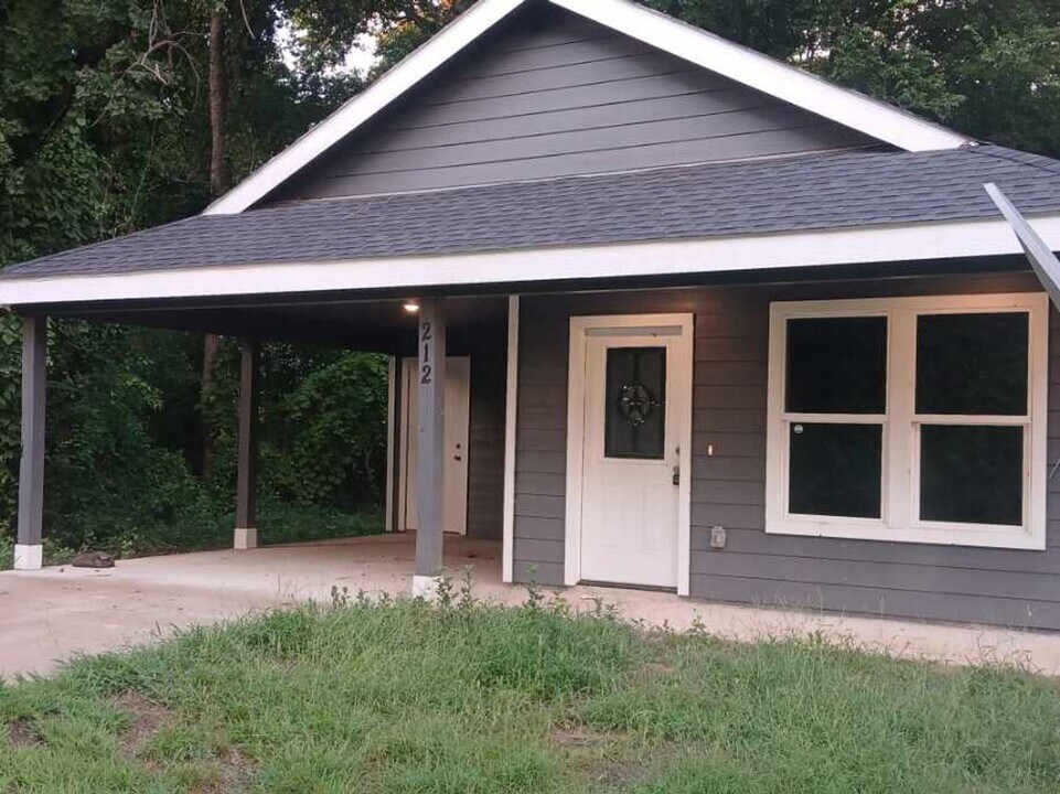212 Waurika in Mabank, TX - Foto de edificio
