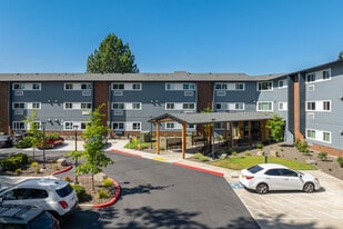 Holly Tree Village in Beaverton, OR - Building Photo