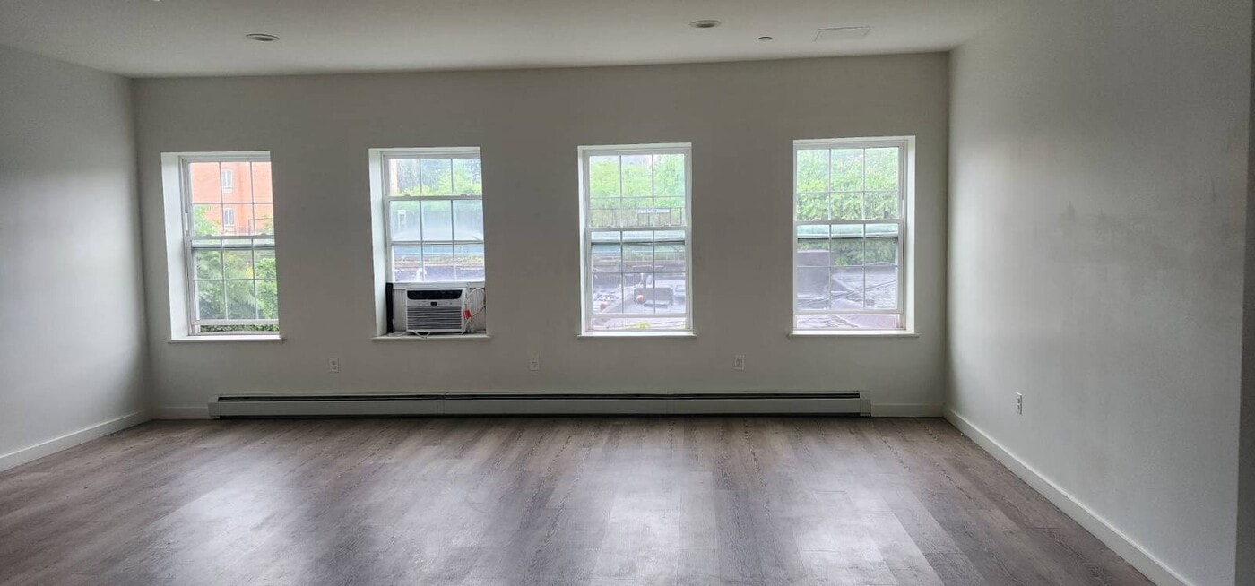 668 Snediker Ave in Brooklyn, NY - Building Photo